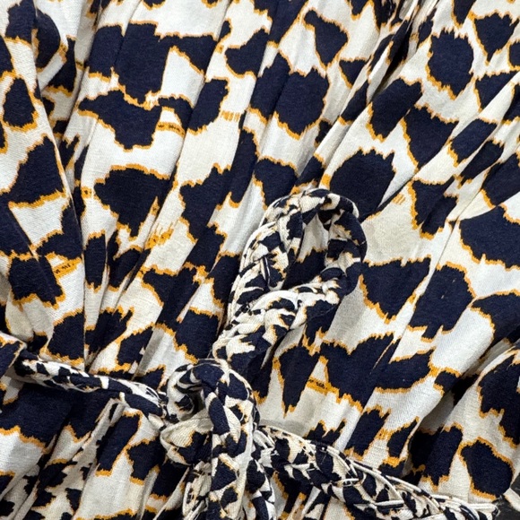 Stylish Black and Cream Patterned Women's Dress - Picture 2 of 3